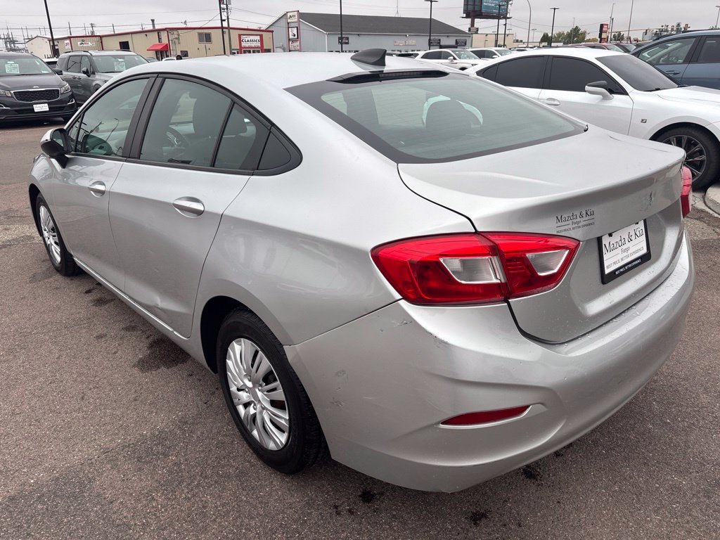 Used 2017 Chevrolet Cruze LS FWD image 7