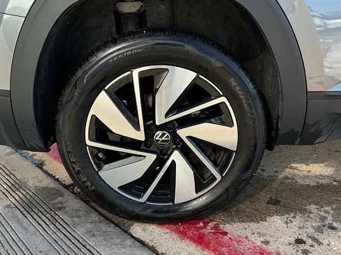 Used 2025 Volkswagen Atlas SE image 9