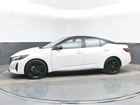 Used 2025 Nissan Sentra SR w/ SR Premium Package image 6