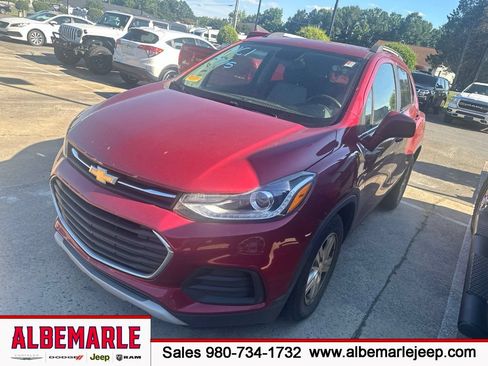 Used 2019 Chevrolet Trax LT FWD image 1