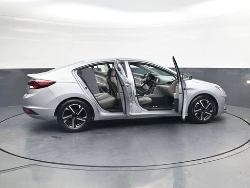 Used 2020 Hyundai Elantra SE FWD image 40