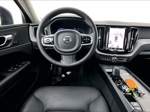 Certified 2025 Volvo XC60 B5 Plus image 8