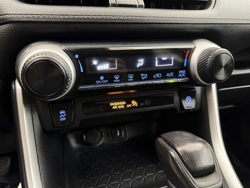 Used 2019 Toyota RAV4 LE image 18