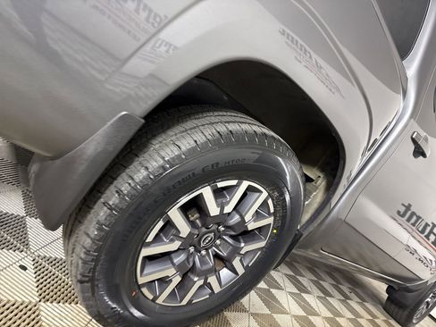 Used 2024 Nissan Frontier SL w/ Technology Package image 32