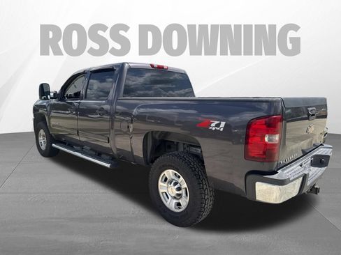 Used 2010 Chevrolet Silverado 2500 LT w/ Interior Plus Package AWD/4WD image 2