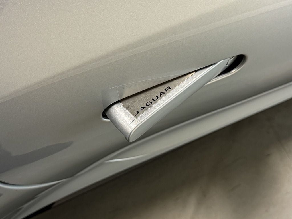 Used 2015 Jaguar F-TYPE R RWD image 54