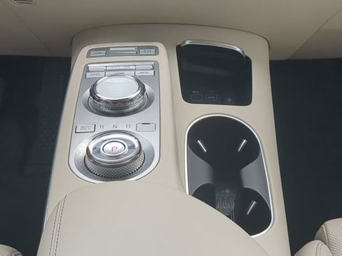 Used 2023 Genesis GV70 2.5T w/ Select Package image 18