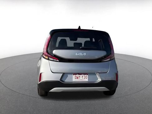 Used 2025 Kia Soul LX w/ LX Technology Package image 12