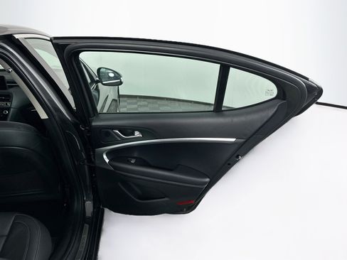 Used 2026 Genesis G70 2.5T RWD image 31