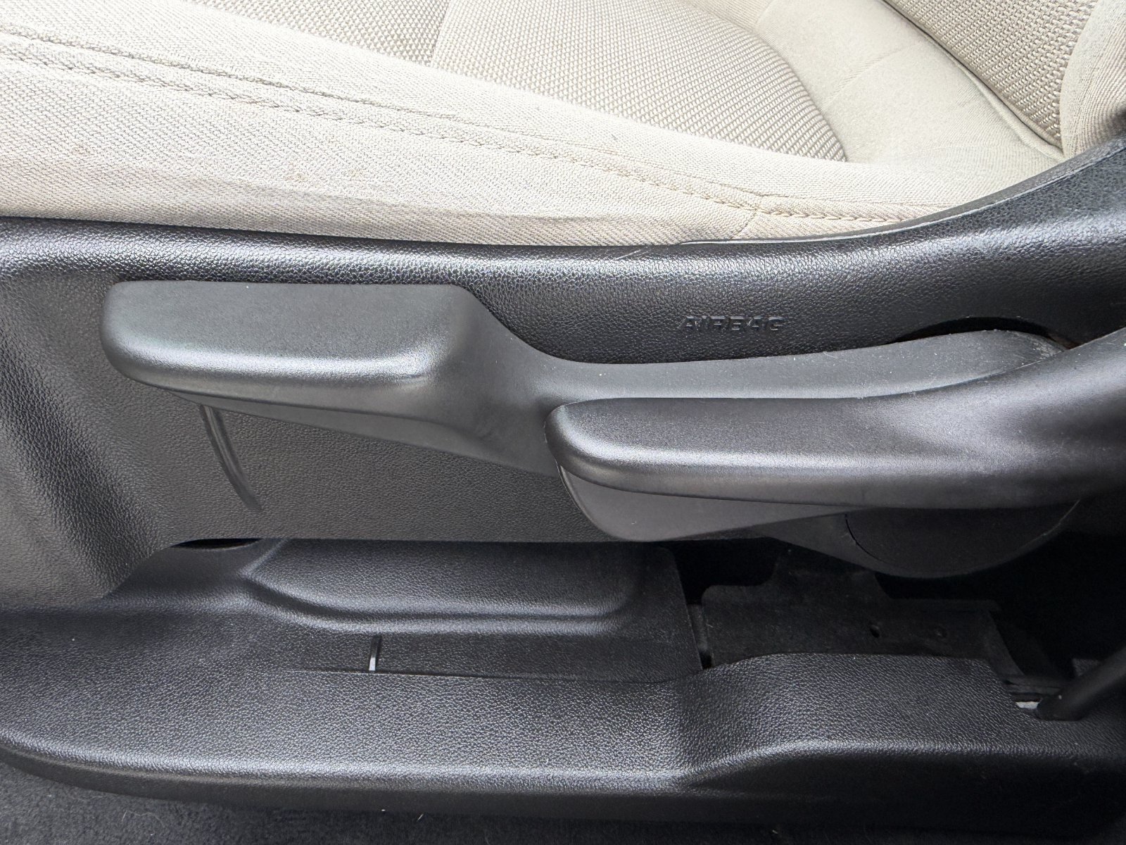 Used 2022 Chevrolet Traverse LS FWD image 25