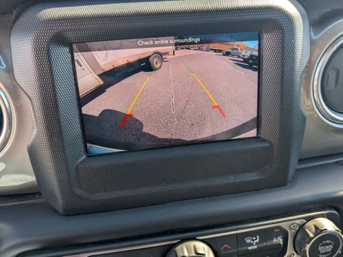 Used 2019 Jeep Wrangler Unlimited Sahara image 24