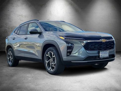 New 2026 Chevrolet Trax LT w/ Driver Confidence Package image 2