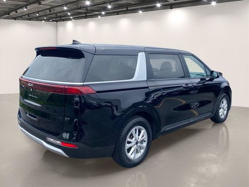 Used 2024 Kia Carnival LX FWD image 8