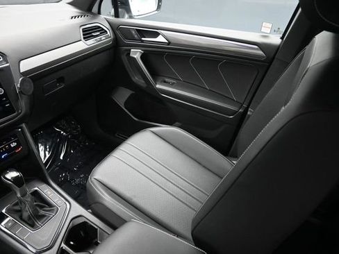 Used 2023 Volkswagen Tiguan SE R-Line FWD image 11