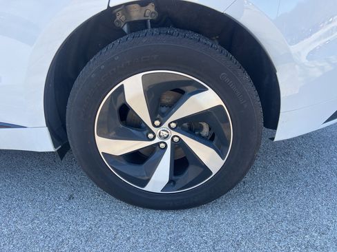 Used 2025 Jaguar F-PACE R-Dynamic S image 8