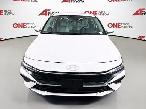 Used 2025 Hyundai Elantra Limited FWD image 2