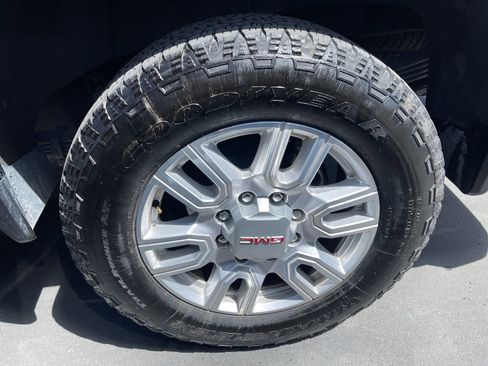 Used 2023 GMC Sierra 2500 SLT w/ SLT Premium Package AWD/4WD image 3