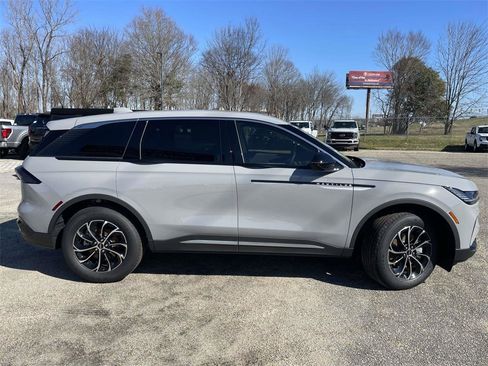 New 2026 Lincoln Nautilus Premier image 2