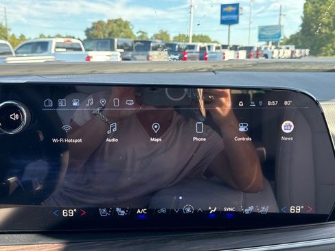 New 2025 Chevrolet Suburban Premier image 34