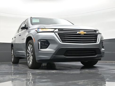Used 2023 Chevrolet Traverse Premier FWD image 26