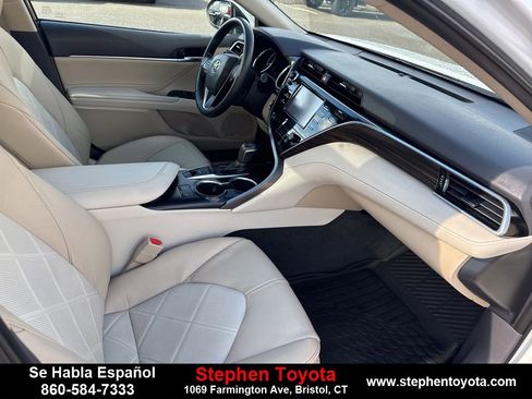 Used 2018 Toyota Camry XLE image 25