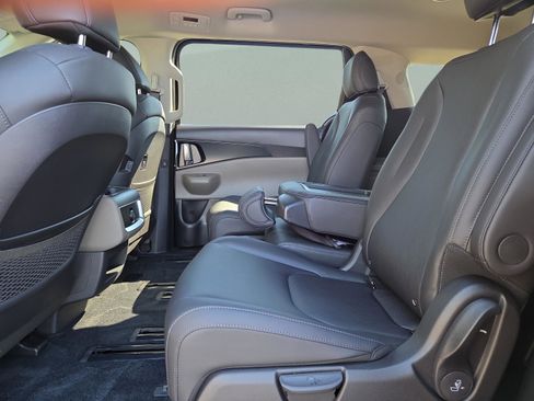 New 2026 Kia Carnival FWD image 23