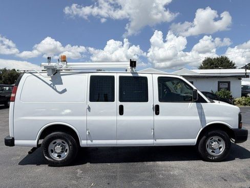 Used 2009 Chevrolet Express 2500 RWD image 4