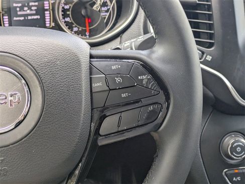 Used 2020 Jeep Cherokee Latitude Plus image 15