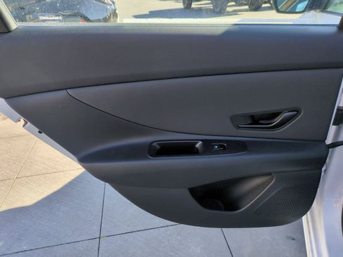 Certified 2025 Hyundai Elantra Limited image 32