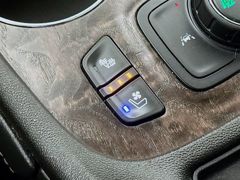 Used 2023 GMC Acadia Denali w/ Denali Ultimate Package AWD/4WD image 26
