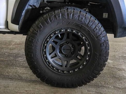 Used 2018 Toyota Tacoma SR5 RWD image 10