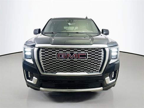 Used 2021 GMC Yukon XL Denali w/ Denali Premium Package image 2