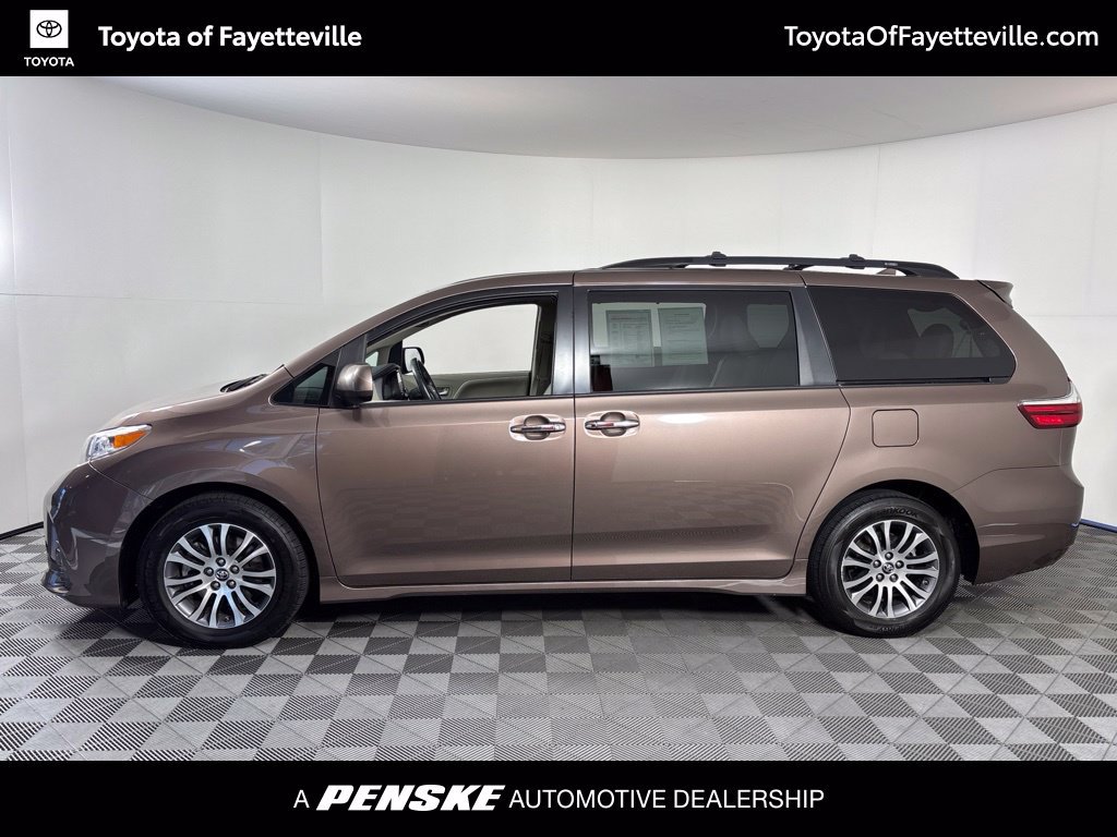 Used 2020 Toyota Sienna XLE w/ XLE Navigation Package FWD image 7