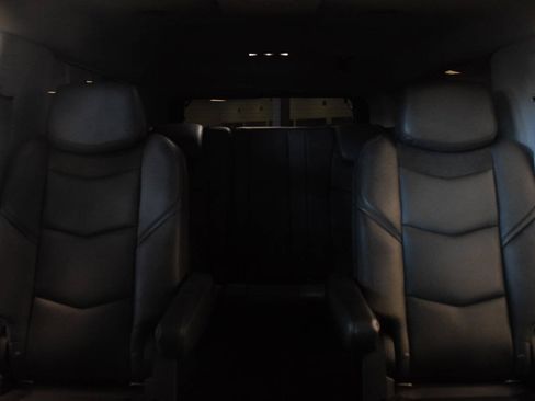 Used 2019 Cadillac Escalade ESV Luxury RWD image 48