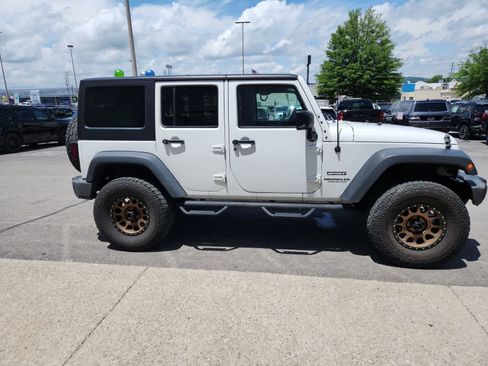 Used 2017 Jeep Wrangler Unlimited Sport w/ Quick Order Package 24S AWD/4WD image 6