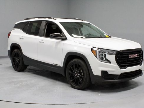 Used 2024 GMC Terrain SLE w/ Driver Convenience Package FWD image 1