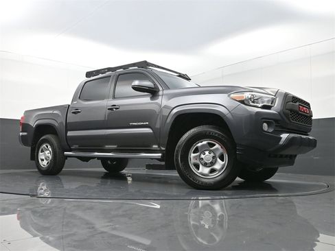Used 2017 Toyota Tacoma SR5 image 22