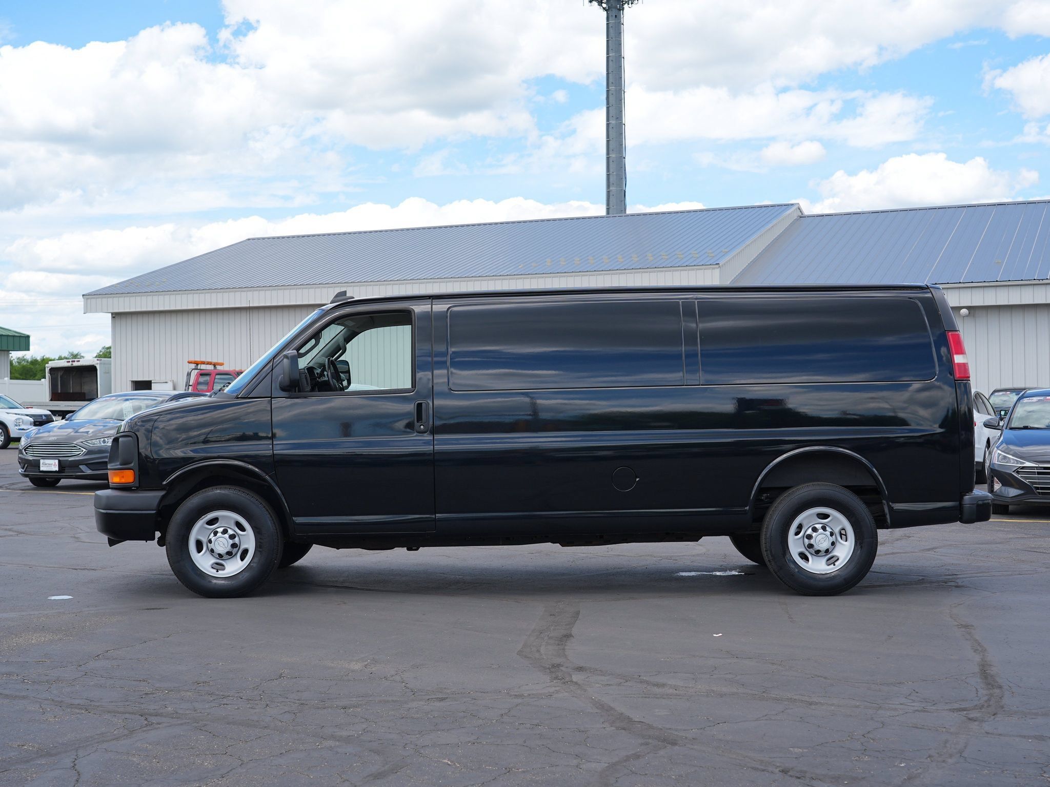Used 2016 Chevrolet Express 3500 Extended RWD image 7