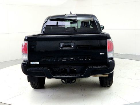 Certified 2022 Toyota Tacoma TRD Off-Road w/ Technology Package AWD/4WD image 5
