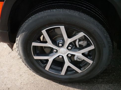 Used 2023 Jeep Grand Cherokee L Limited image 15