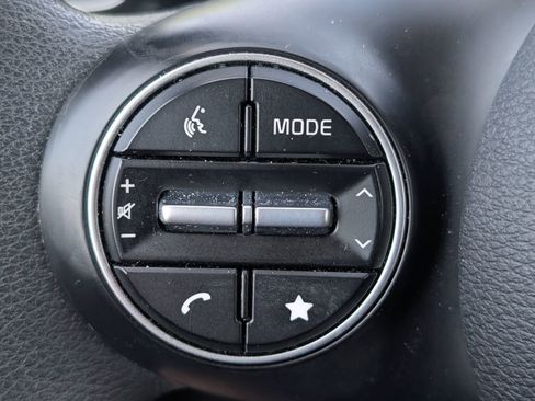 Used 2025 Kia Soul LX FWD image 7