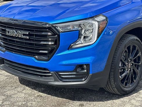 Used 2024 GMC Terrain SLT w/ Elevation Edition image 8