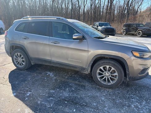 Used 2019 Jeep Cherokee Latitude Plus image 3