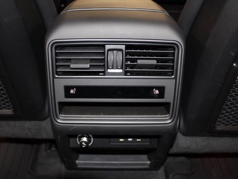 Certified 2025 Porsche Cayenne AWD/4WD image 30