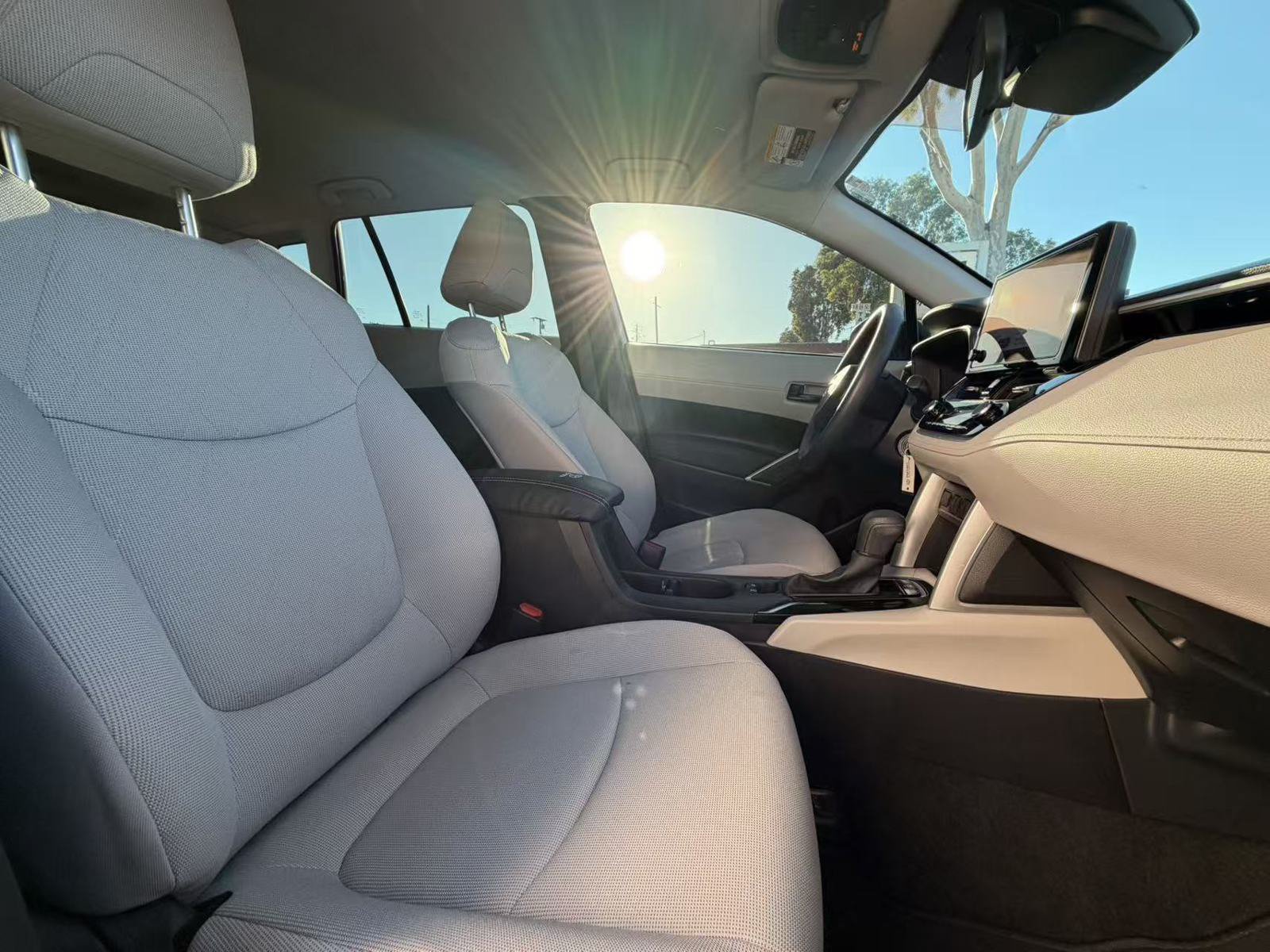 Used 2025 Toyota Corolla Cross L FWD image 9