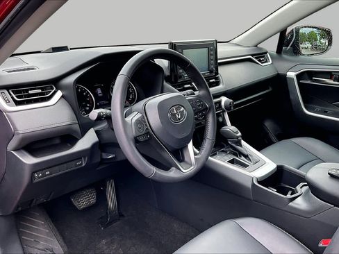 Used 2022 Toyota RAV4 XLE Premium FWD image 17