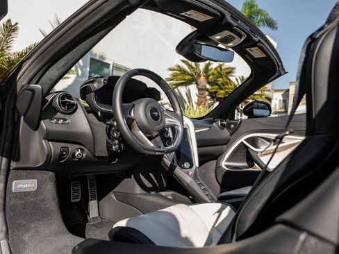 Used 2024 McLaren 750S Spider image 8