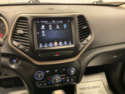 Used 2016 Jeep Cherokee Limited image 22