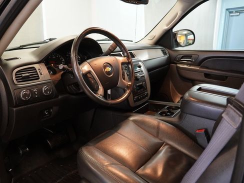 Used 2013 Chevrolet Avalanche LT w/ Suspension Package, Off-Road image 7