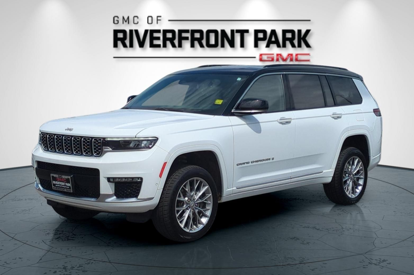 Used 2024 Jeep Grand Cherokee L Summit w/ Advanced Protech Group IV AWD/4WD image 7